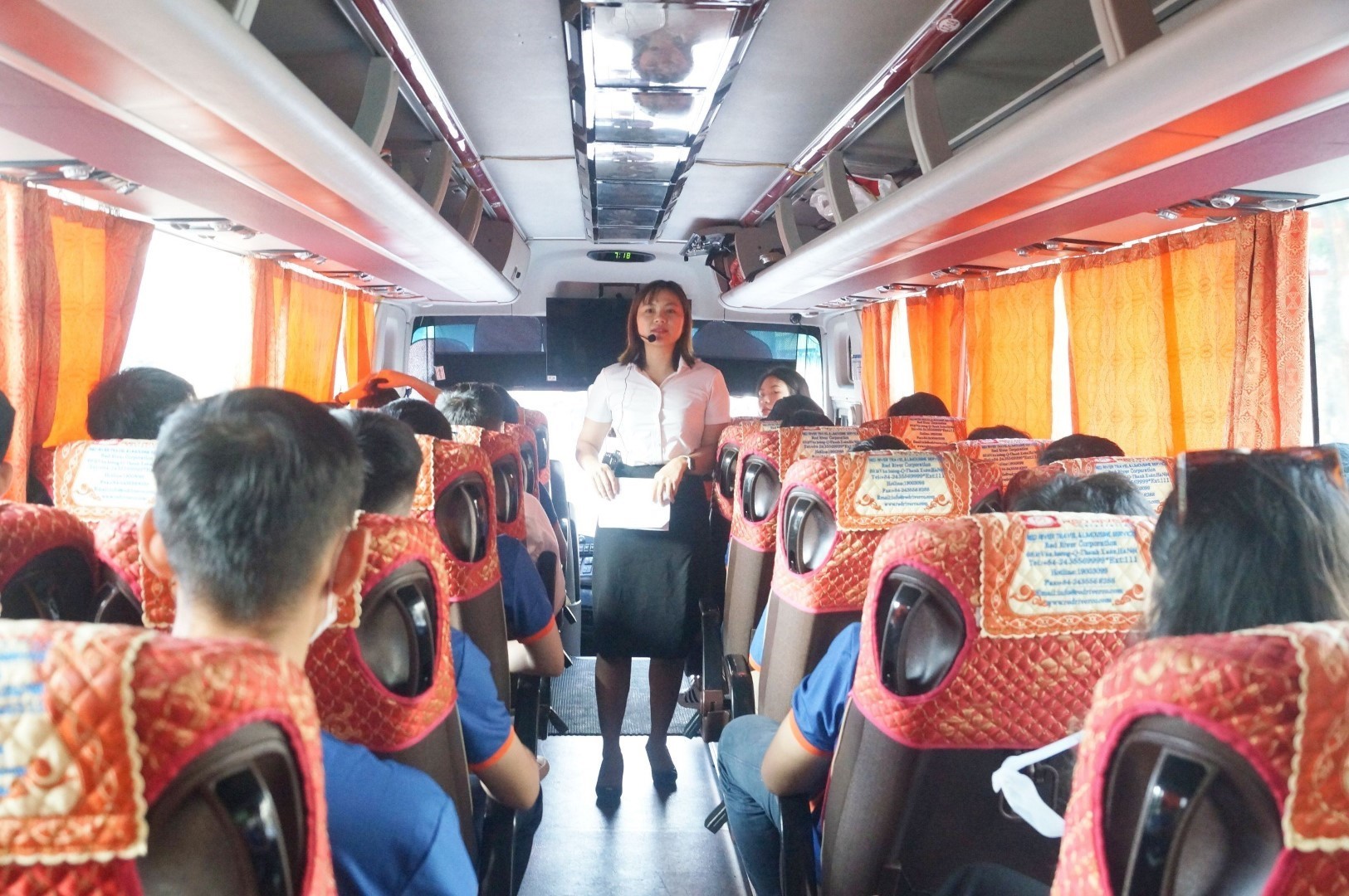 Xe đưa quý khách tham quan dự án Công viên Nghĩa Trang Thiên Đường